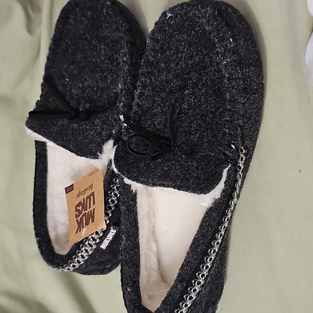 Muk Luks Charcoal Slippers with Bow. I Think They Run A Little Small. - Picture 2 of 5